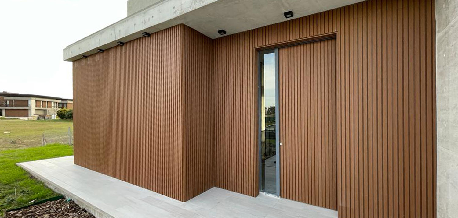 Fachada de casa moderna con revestimiento de pared Wall Panel WPC